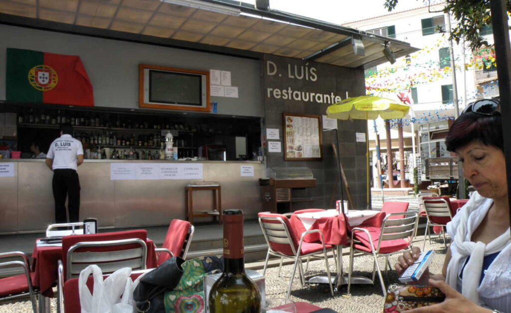 Comer na Ribeira Brava